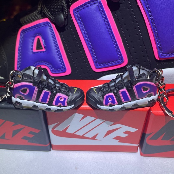 Nike Air More Uptempo Mini Shoe Keychains And Mini Nike Shoe Box - Picture 2 of 3